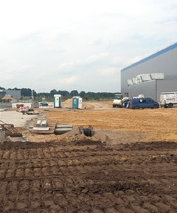 Podgląd jak podsypywać żwirem nierówności terenu